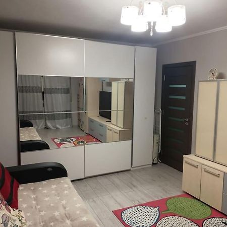 Private Room Near 3 Min Metrou Crangasi, 40 M2 Bucarest Extérieur photo