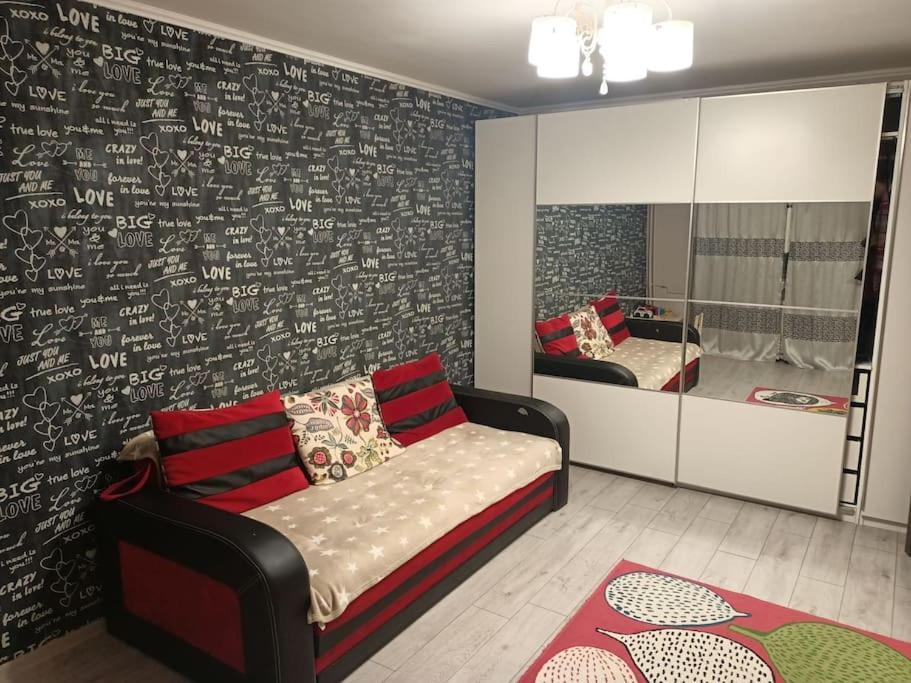 Private Room Near 3 Min Metrou Crangasi, 40 M2 Bucarest Extérieur photo