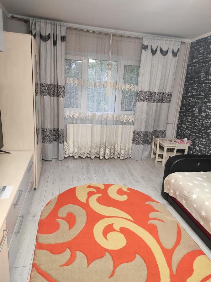 Private Room Near 3 Min Metrou Crangasi, 40 M2 Bucarest Extérieur photo