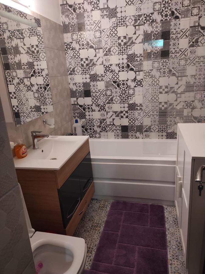 Private Room Near 3 Min Metrou Crangasi, 40 M2 Bucarest Extérieur photo